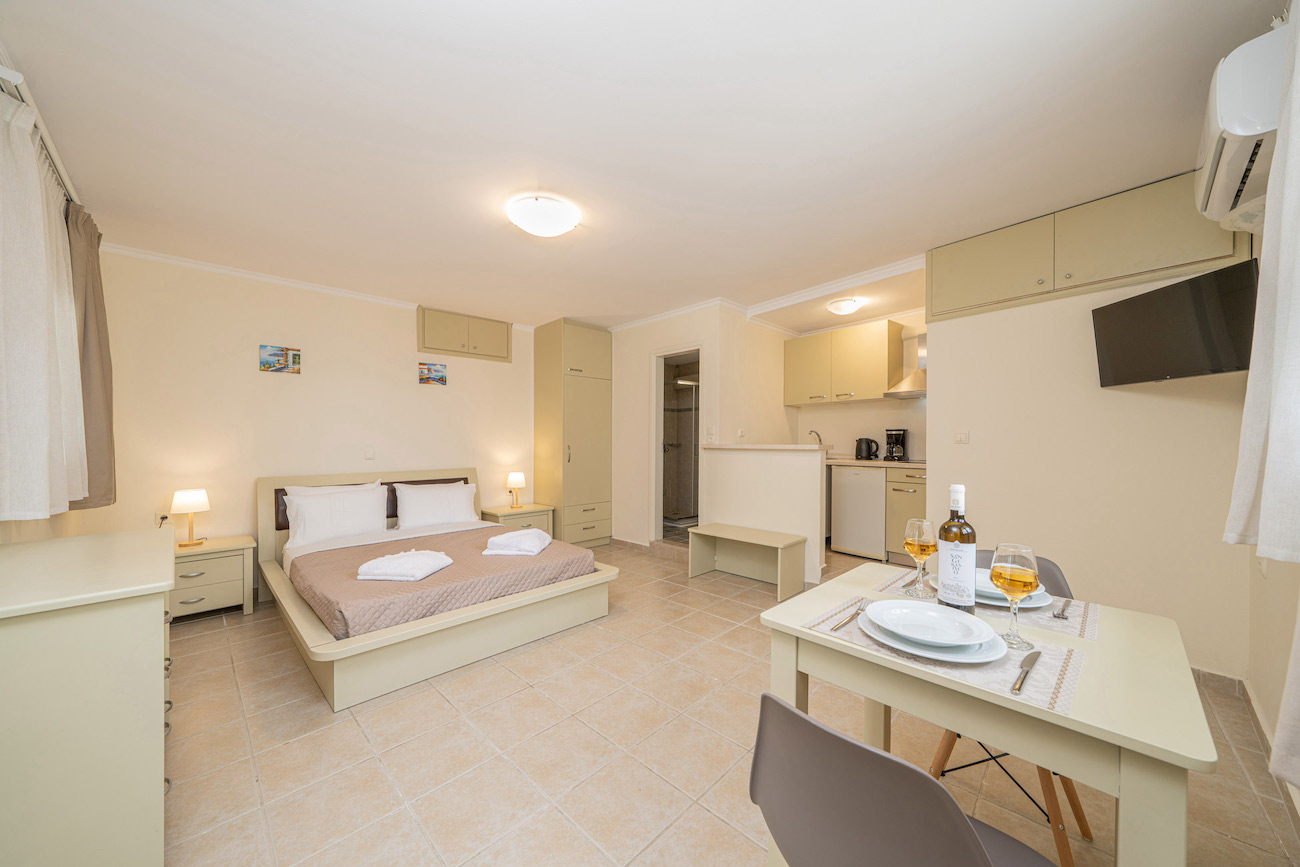 Kefalonia Studios and Apartments - Kefalonia Studios Agia Efimia - Makis Apartments Agia Efimia Kefalonia - Kefalonia Hotel Agia Efimia - Hotels in Agia Efimia Kefalonia
