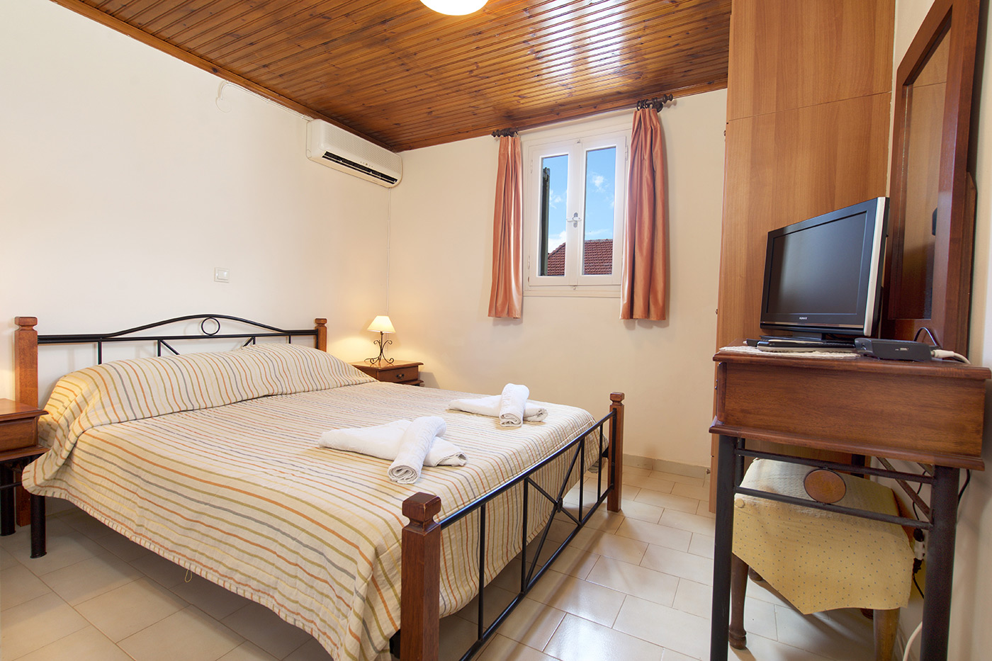 Kefalonia Studios and Apartments - Kefalonia Studios Agia Efimia - Makis Apartments Agia Efimia Kefalonia - Kefalonia Hotel Agia Efimia - Hotels in Agia Efimia Kefalonia