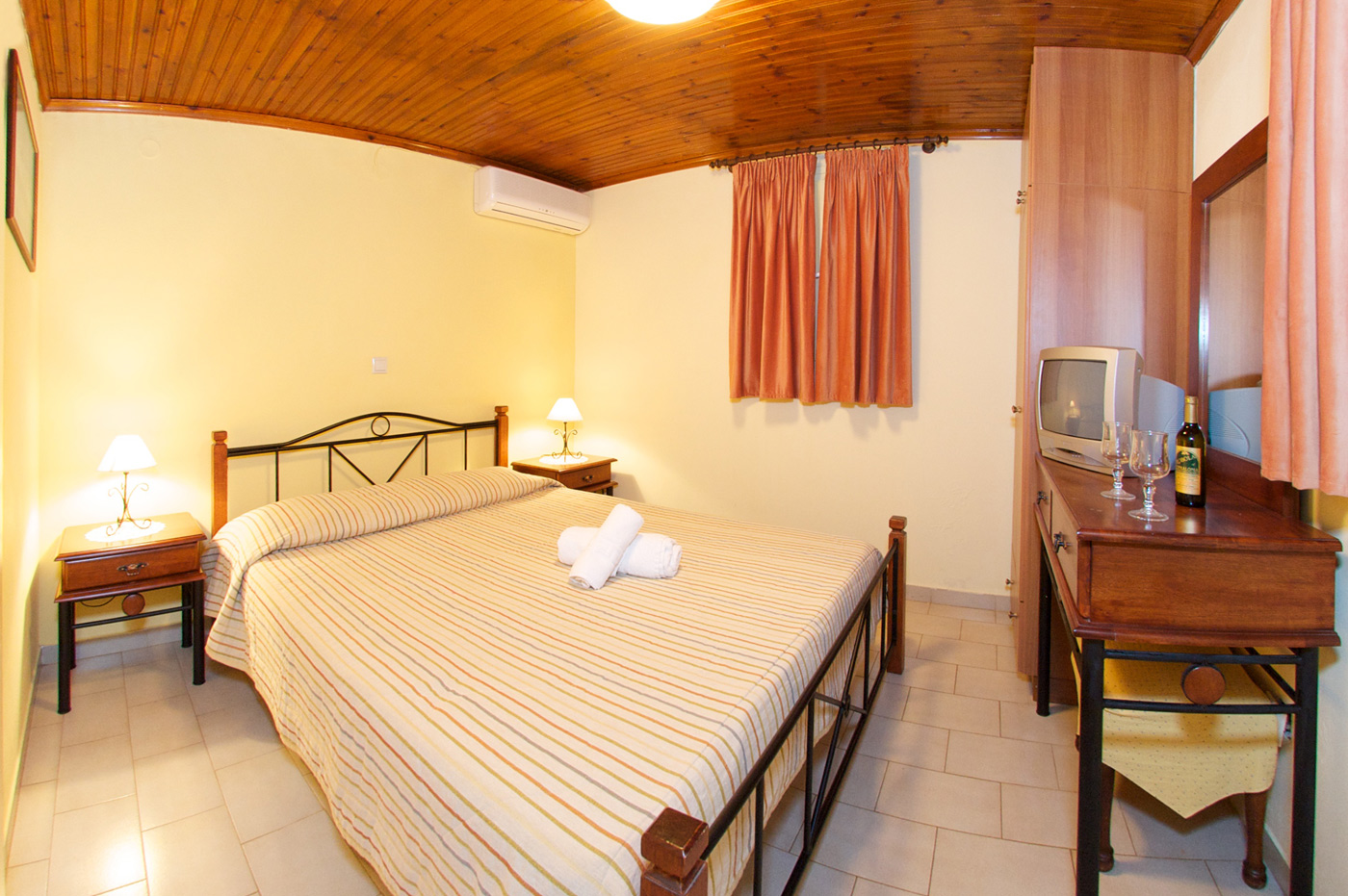 Kefalonia Studios and Apartments - Kefalonia Studios Agia Efimia - Makis Apartments Agia Efimia Kefalonia - Kefalonia Hotel Agia Efimia - Hotels in Agia Efimia Kefalonia