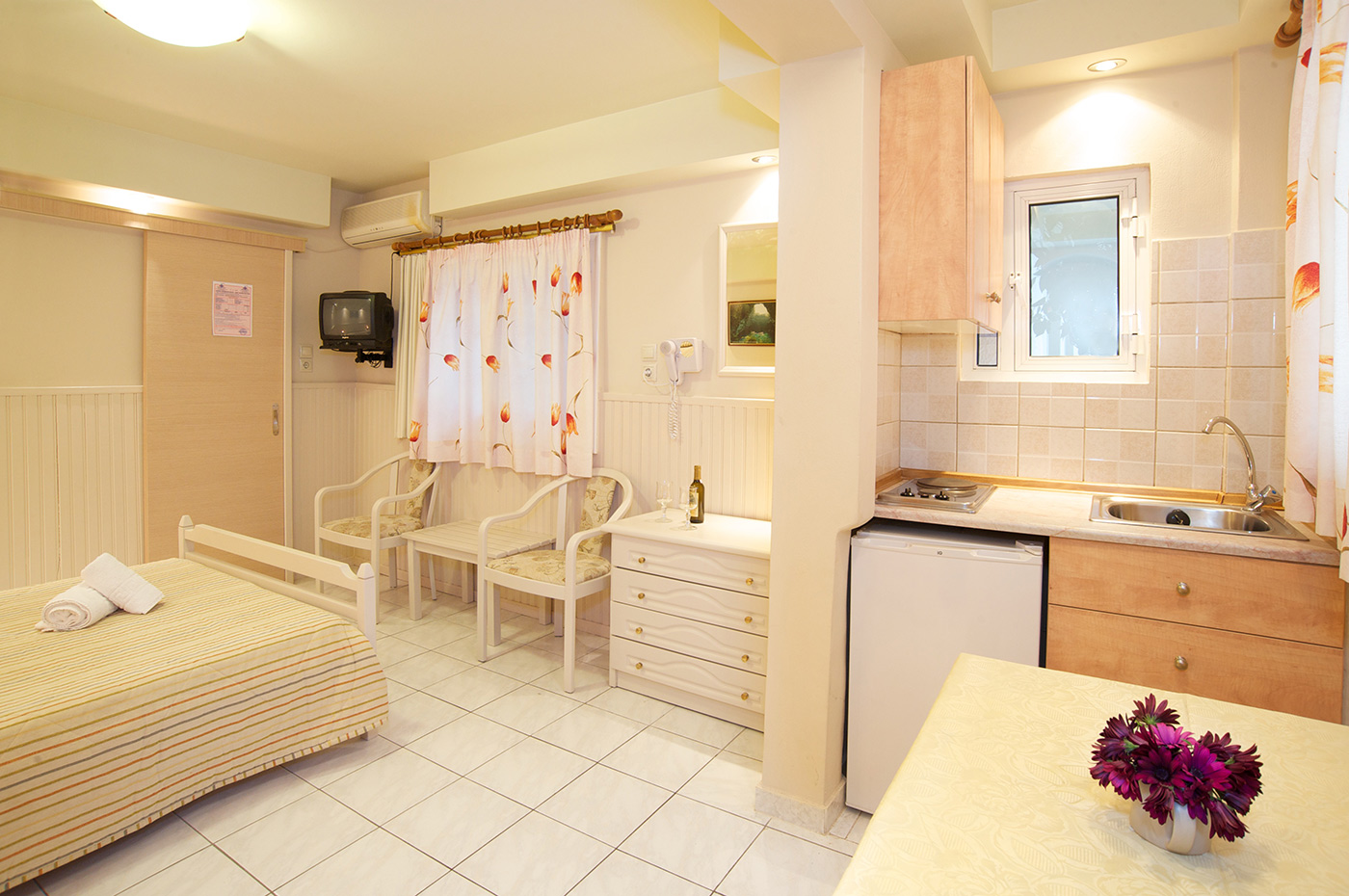 Kefalonia Studios and Apartments - Kefalonia Studios Agia Efimia - Makis Apartments Agia Efimia Kefalonia - Kefalonia Hotel Agia Efimia - Hotels in Agia Efimia Kefalonia