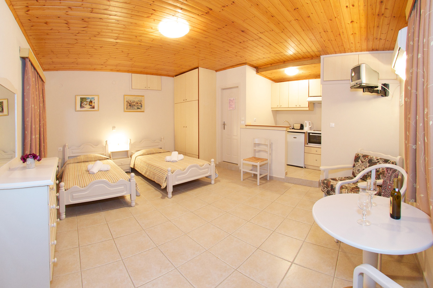 Kefalonia Studios and Apartments - Kefalonia Studios Agia Efimia - Makis Apartments Agia Efimia Kefalonia - Kefalonia Hotel Agia Efimia - Hotels in Agia Efimia Kefalonia